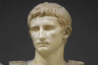 Колко години управлява Октавиан Август?