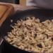 Lahodné julienne s kuřecím masem a houbami - klasický recept krok za krokem s fotografiemi, jak ho vařit v troubě doma