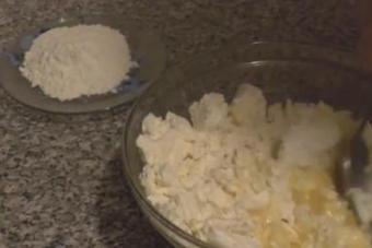 Tartas de queso con pasas y requesón: receta